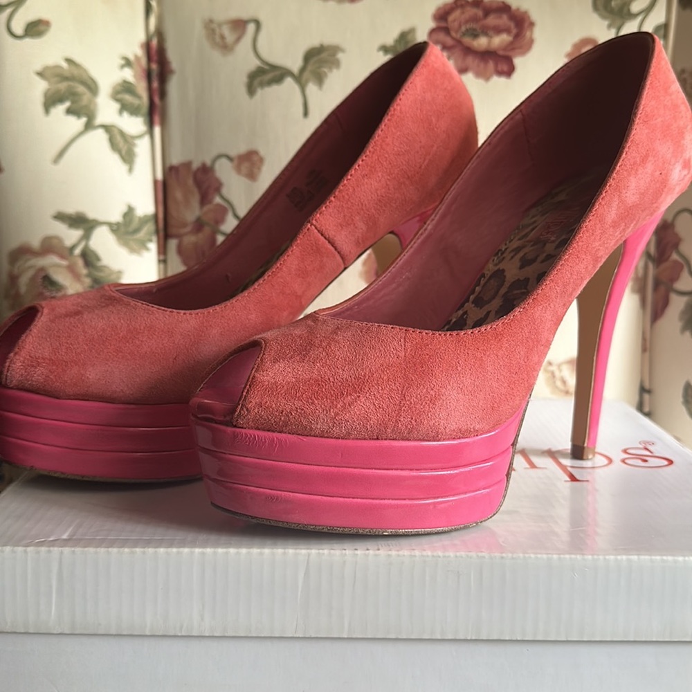 Pink Heels - Picture 2 of 3